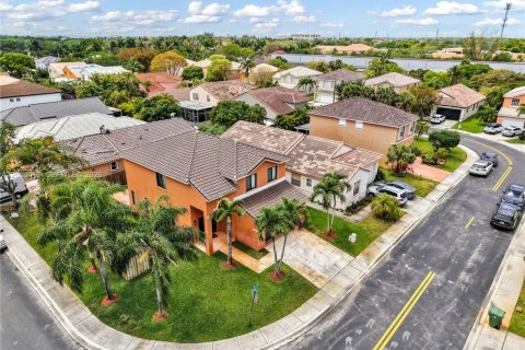 Купить виллу или дом в Пемброк-Пайнс, Флорида 4 спальни, 195.65м2, № 2066794 - фото 4