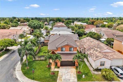 Купить виллу или дом в Пемброк-Пайнс, Флорида 4 спальни, 195.65м2, № 2066794 - фото 3