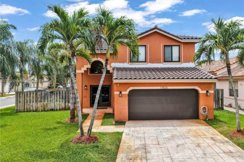 Купить виллу или дом в Пемброк-Пайнс, Флорида 4 спальни, 195.65м2, № 2066794 - фото 2