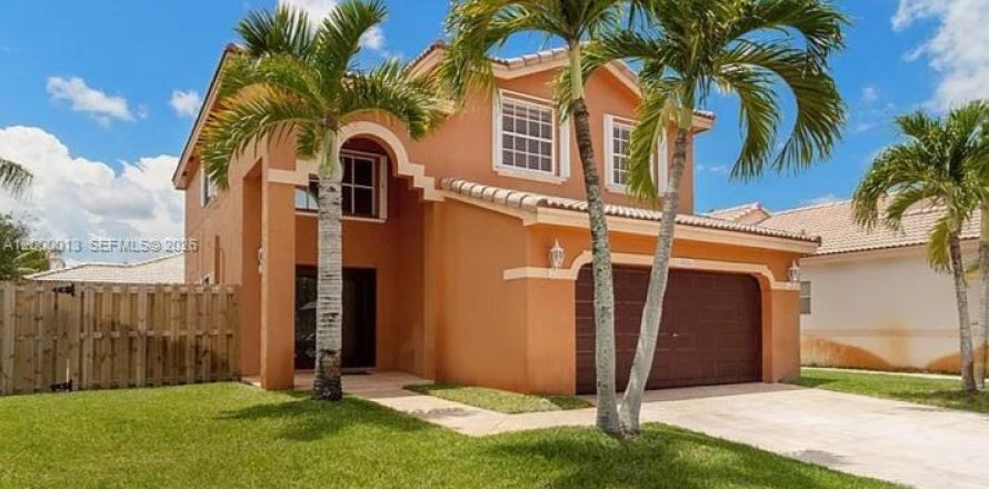 Дом в Пемброк-Пайнс, Флорида 4 спальни, 195.65м2 № 2066794