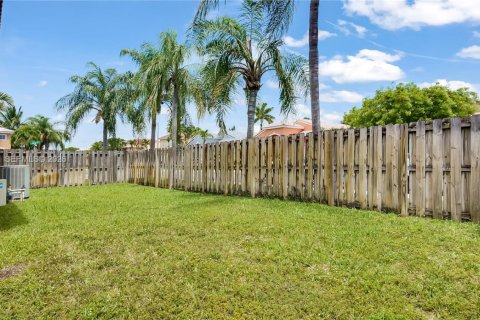 Купить виллу или дом в Пемброк-Пайнс, Флорида 4 спальни, 195.65м2, № 2066794 - фото 24