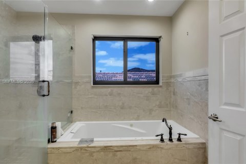 Купить виллу или дом в Пемброк-Пайнс, Флорида 4 спальни, 195.65м2, № 2066794 - фото 30