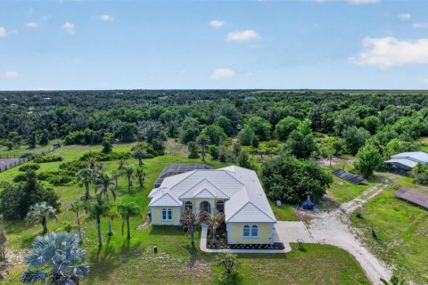 Casa en venta en Myakka City, Florida, 4 dormitorios, 285.67 m2 № 2093047 - foto 2
