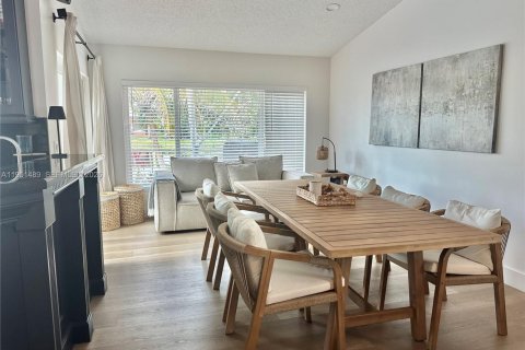 House in Pembroke Pines, Florida 3 bedrooms, 193.61 sq.m. № 2054473 - photo 17