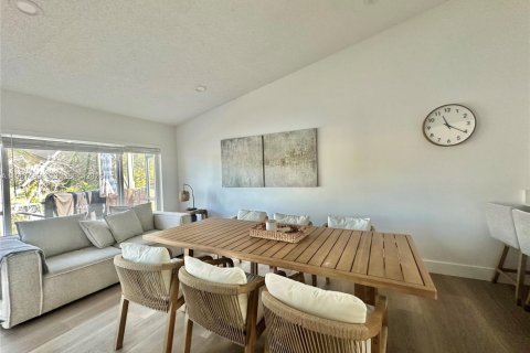 House in Pembroke Pines, Florida 3 bedrooms, 193.61 sq.m. № 2054473 - photo 18