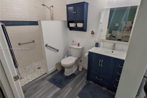 House in Palm Bay, Florida 4 bedrooms, 260.13 sq.m. № 1945137 - photo 16