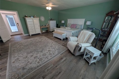 House in Palm Bay, Florida 4 bedrooms, 260.13 sq.m. № 1945137 - photo 18