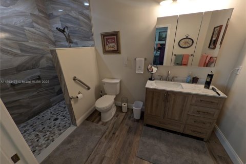 House in Palm Bay, Florida 4 bedrooms, 260.13 sq.m. № 1945137 - photo 14