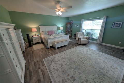 House in Palm Bay, Florida 4 bedrooms, 260.13 sq.m. № 1945137 - photo 20