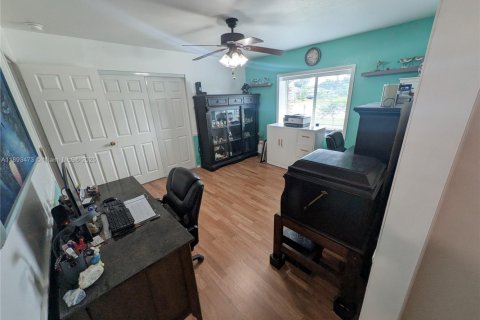 House in Palm Bay, Florida 4 bedrooms, 260.13 sq.m. № 1945137 - photo 25