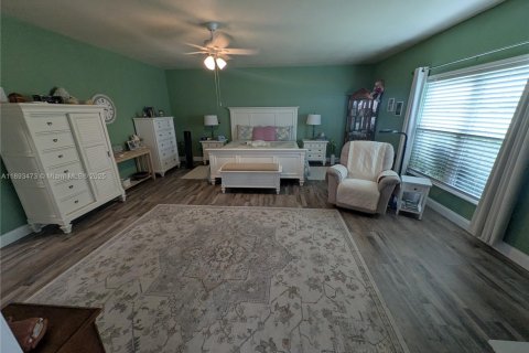 House in Palm Bay, Florida 4 bedrooms, 260.13 sq.m. № 1945137 - photo 5