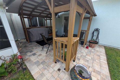 House in Palm Bay, Florida 4 bedrooms, 260.13 sq.m. № 1945137 - photo 23