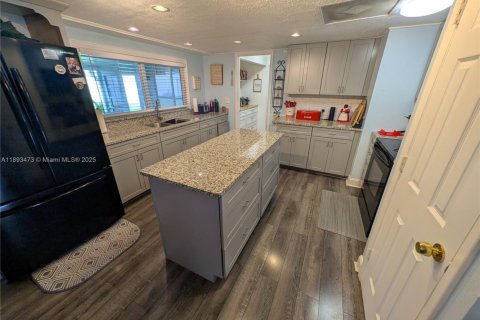 House in Palm Bay, Florida 4 bedrooms, 260.13 sq.m. № 1945137 - photo 7