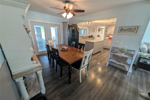 House in Palm Bay, Florida 4 bedrooms, 260.13 sq.m. № 1945137 - photo 22