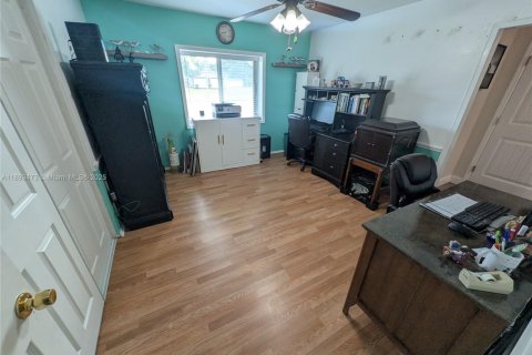 House in Palm Bay, Florida 4 bedrooms, 260.13 sq.m. № 1945137 - photo 26