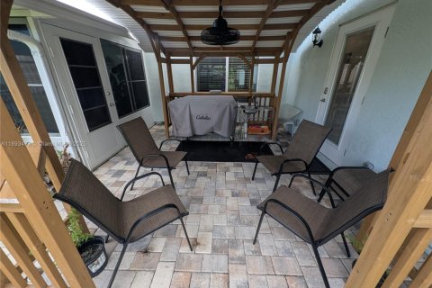House in Palm Bay, Florida 4 bedrooms, 260.13 sq.m. № 1945137 - photo 21