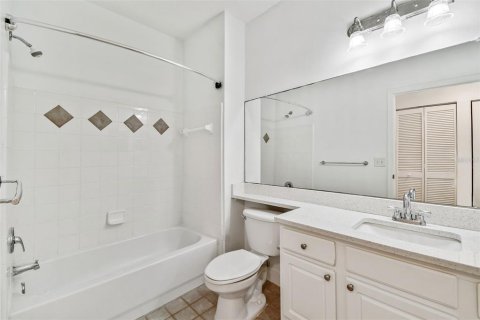 Condo in Tampa, Florida, 2 bedrooms  № 1916541 - photo 24