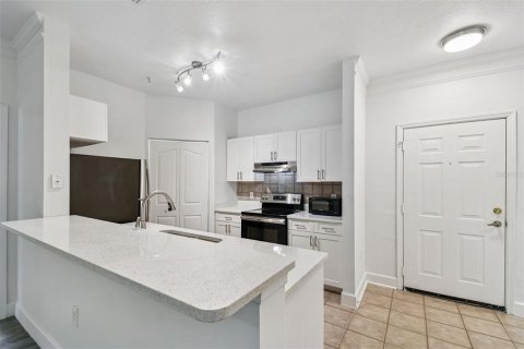 Condo in Tampa, Florida, 2 bedrooms  № 1916541 - photo 8