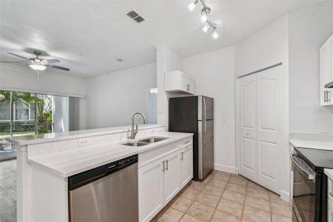 Condo in Tampa, Florida, 2 bedrooms  № 1916541 - photo 10