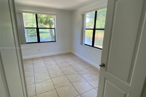 Condo in Pompano Beach, Florida, 3 bedrooms № 2152898 - photo 5