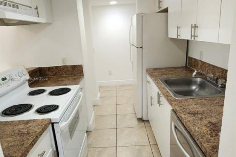 Condo in Pompano Beach, Florida, 3 bedrooms № 2152898 - photo 6