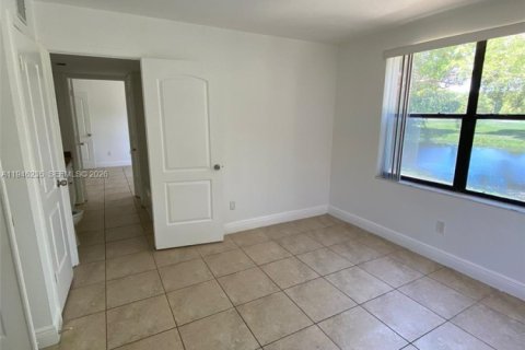 Condo in Pompano Beach, Florida, 3 bedrooms № 2152898 - photo 3