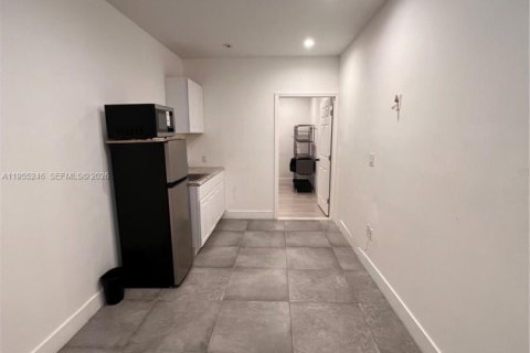 Casa en alquiler en Miami, Florida, 1 dormitorio, 46.45 m2 № 2011504 - foto 13