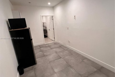 Casa en alquiler en Miami, Florida, 1 dormitorio, 46.45 m2 № 2011504 - foto 12