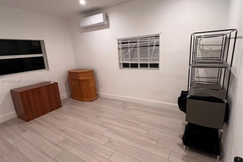 Casa en alquiler en Miami, Florida, 1 dormitorio, 46.45 m2 № 2011504 - foto 4