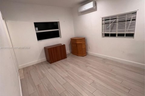Casa en alquiler en Miami, Florida, 1 dormitorio, 46.45 m2 № 2011504 - foto 3
