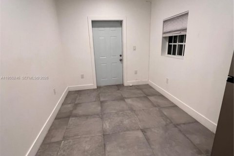 Casa en alquiler en Miami, Florida, 1 dormitorio, 46.45 m2 № 2011504 - foto 9