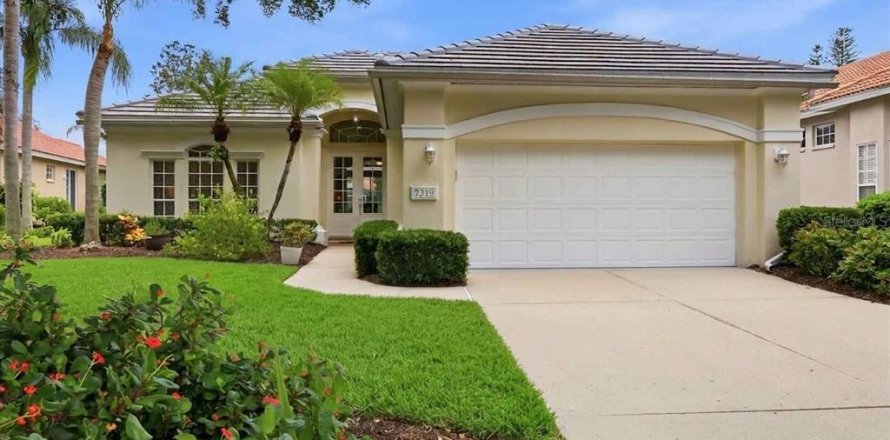 Villa ou maison à University Park, Floride 3 chambres, 193.61 m2 № 2403154