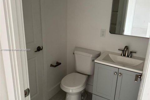 Copropriété à louer à Coral Gables, Floride: 2 chambres, 84.54 m2 № 1946451 - photo 12