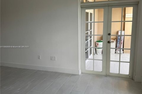 Copropriété à louer à Coral Gables, Floride: 2 chambres, 84.54 m2 № 1946451 - photo 5