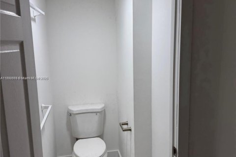 Copropriété à louer à Coral Gables, Floride: 2 chambres, 84.54 m2 № 1946451 - photo 18