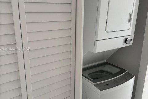 Copropriété à louer à Coral Gables, Floride: 2 chambres, 84.54 m2 № 1946451 - photo 17