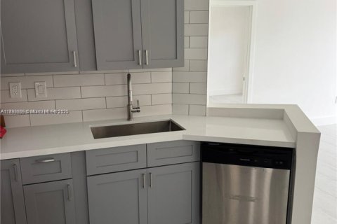 Copropriété à louer à Coral Gables, Floride: 2 chambres, 84.54 m2 № 1946451 - photo 2