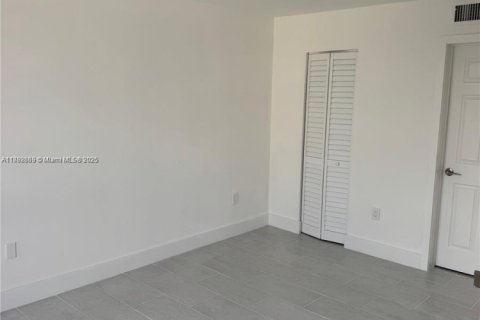 Copropriété à louer à Coral Gables, Floride: 2 chambres, 84.54 m2 № 1946451 - photo 9
