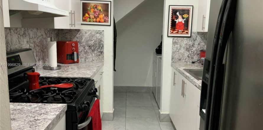 Condo in Hialeah, Florida, 2 bedrooms  № 2063091