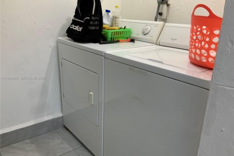 Condo in Hialeah, Florida, 2 bedrooms  № 2063091 - photo 6