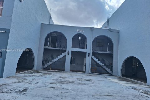 Condo in Hialeah, Florida, 2 bedrooms  № 2063091 - photo 3