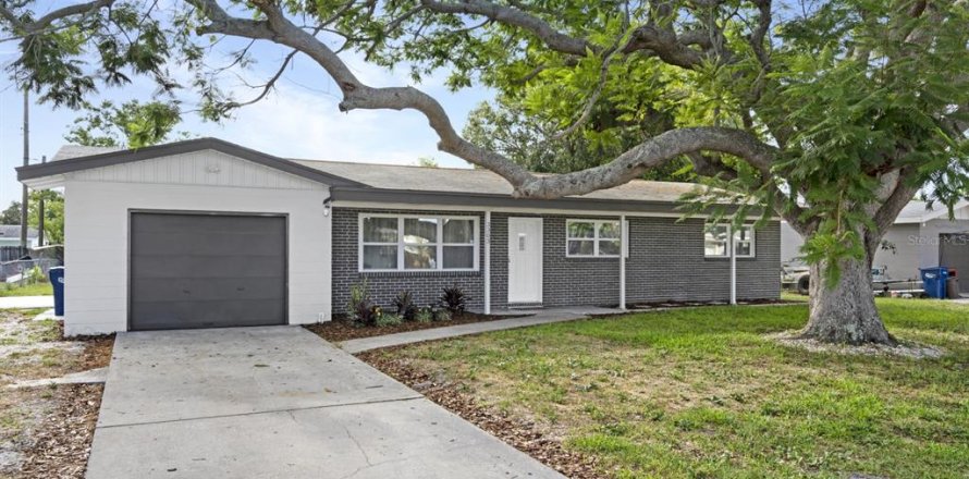 House in Bradenton, Florida 3 bedrooms, 108.7 sq.m. № 1735506