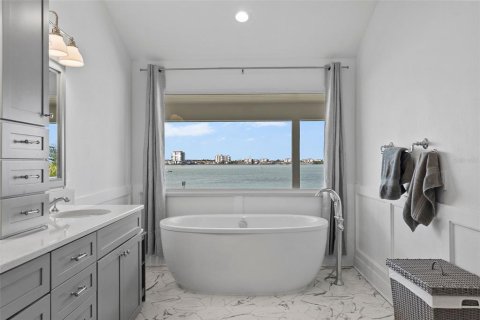Villa ou maison à vendre à Tierra Verde, Floride: 4 chambres, 308.71 m2 № 1679821 - photo 23
