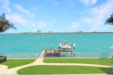 Villa ou maison à vendre à Tierra Verde, Floride: 4 chambres, 308.71 m2 № 1679821 - photo 1