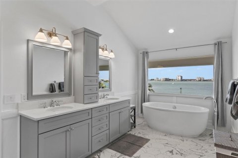 Villa ou maison à vendre à Tierra Verde, Floride: 4 chambres, 308.71 m2 № 1679821 - photo 24