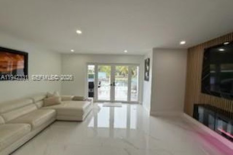 Villa ou maison à vendre à North Miami, Floride: 2 chambres, 134.15 m2 № 2059790 - photo 19