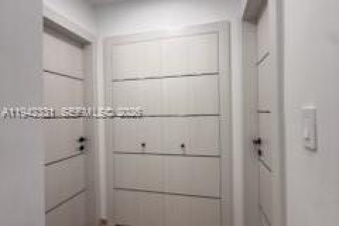 Villa ou maison à vendre à North Miami, Floride: 2 chambres, 134.15 m2 № 2059790 - photo 25