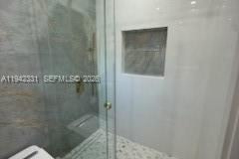 Villa ou maison à vendre à North Miami, Floride: 2 chambres, 134.15 m2 № 2059790 - photo 21