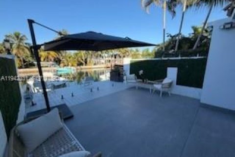 Villa ou maison à vendre à North Miami, Floride: 2 chambres, 134.15 m2 № 2059790 - photo 4