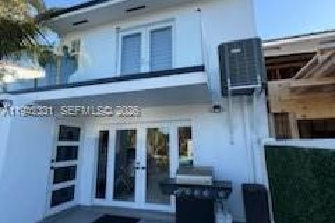 Villa ou maison à vendre à North Miami, Floride: 2 chambres, 134.15 m2 № 2059790 - photo 5